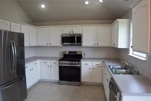 502 Stewart Dr, Hutto, TX 78634 - Photo 10