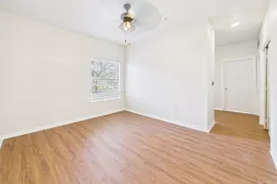 2320 Gracy Farms Ln, Austin, TX 78758 - Photo 2