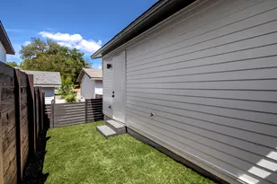 1410 Perez St, Austin, TX 78721 - Photo 32
