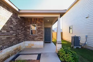 137 Miracle Dr, Jarrell, TX 76537 - Photo 4