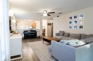 604 S Pauley Dr, Hutto, TX 78634 - Photo 10