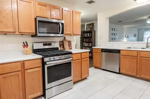 604 S Pauley Dr, Hutto, TX 78634 - Photo 12