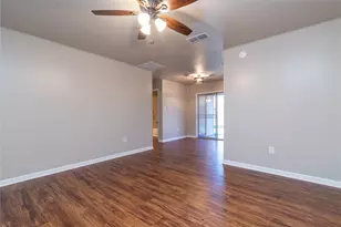 97 Peach St, Luling, TX 78648 - Photo 4