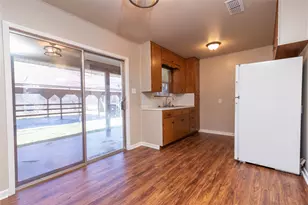 97 Peach St, Luling, TX 78648 - Photo 8