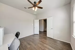 136 Finley St, Hutto, TX 78634 - Photo 4