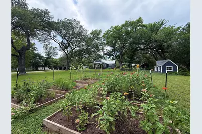 306 5th Avenue, Smithville, TX 78957 - Photo 2