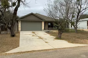 618 Oak Ln, Cottonwood Shores, TX 78657 - Photo 2