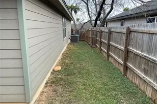 618 Oak Ln, Cottonwood Shores, TX 78657 - Photo 20