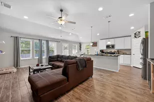 20703 Ridgeview Rd, Lago Vista, TX 78645 - Photo 10