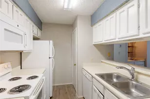 1202 Thorpe Ln, San Marcos, TX 78666 - Photo 10