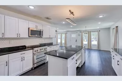 6202 Carnation Terrace, Austin, TX 78741 - Photo 32