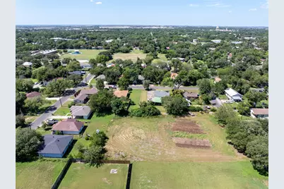 761 Mitchell Avenue, Seguin, TX 78155 - Photo 2