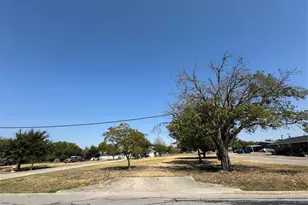 300 E Austin Ave, Hutto, TX 78634 - Photo 4