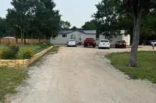 401 Ride Out Blvd, Elgin, TX 78621 - Photo 2
