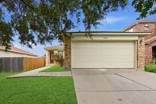 5624 Sunday Silence Dr, Del Valle, TX 78617 - Photo 2