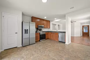5624 Sunday Silence Dr, Del Valle, TX 78617 - Photo 12