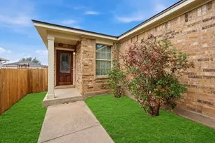 5624 Sunday Silence Dr, Del Valle, TX 78617 - Photo 4