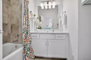 1203 E 2nd St, Austin, TX 78702 - Photo 32