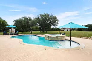140 Shin Oak Ln, Liberty Hill, TX 78642 - Photo 2