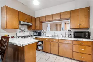 909 W 3rd St, Taylor, TX 76574 - Photo 2