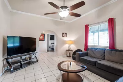 909 W 3rd Street, Taylor, TX 76574 - Photo 4