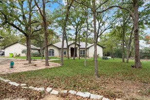 346 The Oaks Blvd, Elgin, TX 78621 - Photo 2