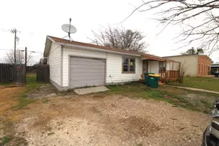 1411 W Main St, Gatesville, TX 76528 - Photo 2