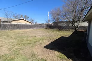 1411 W Main St, Gatesville, TX 76528 - Photo 12