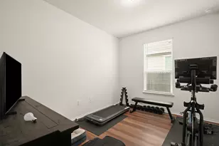 8213 Knoxville Trl, Austin, TX 78744 - Photo 18