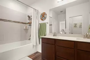 8213 Knoxville Trl, Austin, TX 78744 - Photo 12