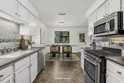 10104 Woodland Village Drive, Austin, TX 78750 - Photo 8