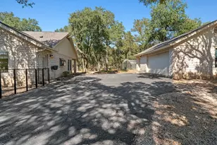 128 Mockingbird Ln, Georgetown, TX 78633 - Photo 4