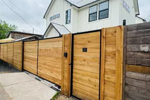 2104 E 2nd St, Austin, TX 78702 - Photo 26