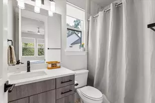 2104 E 2nd St, Austin, TX 78702 - Photo 14
