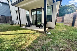 2104 E 2nd St, Austin, TX 78702 - Photo 20