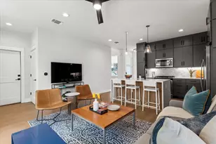 2104 E 2nd St, Austin, TX 78702 - Photo 4