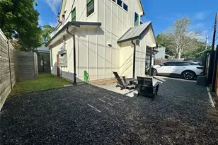 2104 E 2nd St, Austin, TX 78702 - Photo 22