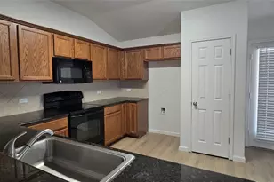 606 Lakemont Dr, Hutto, TX 78634 - Photo 12