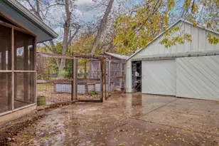 705 Hudgins St, Smithville, TX 78957 - Photo 38