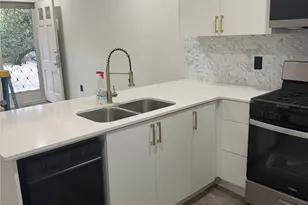 202 E 31st St, Austin, TX 78705 - Photo 4