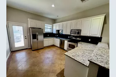 312 Main Street, Smithville, TX 78957 - Photo 8