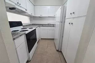 1221 W Hopkins St, San Marcos, TX 78666 - Photo 2