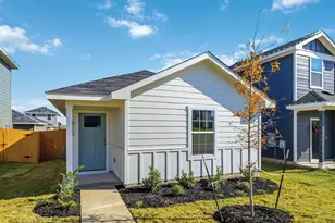 313 El Seibo Ln, Bastrop, TX 78602 - Photo 2