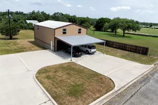 113 Thiele Dr, Yoakum, TX 77995 - Photo 2