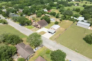 113 Thiele Dr, Yoakum, TX 77995 - Photo 34