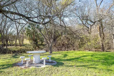 505 N Commerce Street, Lockhart, TX 78644 - Photo 2