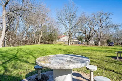 505 N Commerce Street, Lockhart, TX 78644 - Photo 8
