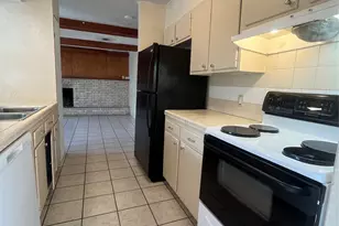 1002 Hillyer St, San Marcos, TX 78666 - Photo 4