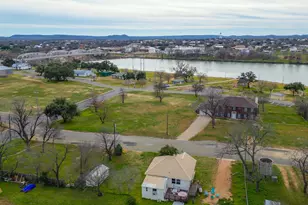 305 W Tarrant St, Llano, TX 78643 - Photo 1