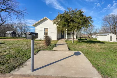 305 W Tarrant Street, Llano, TX 78643 - Photo 4